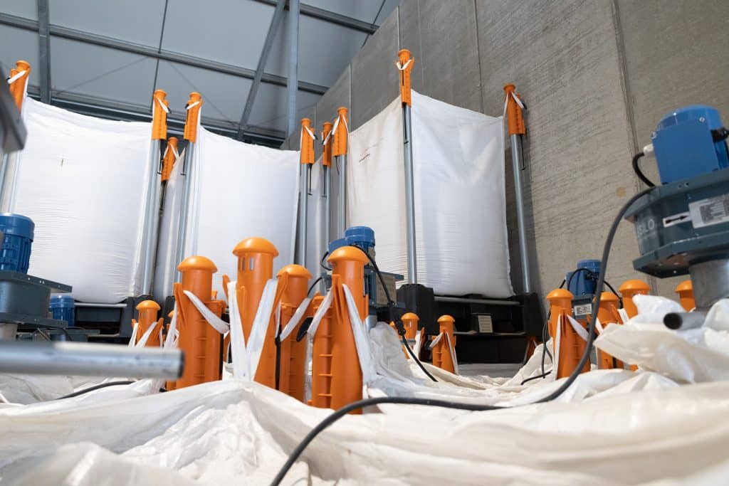 Gestapelde Neva met koeling per big bag; bulkgoederen in opslag